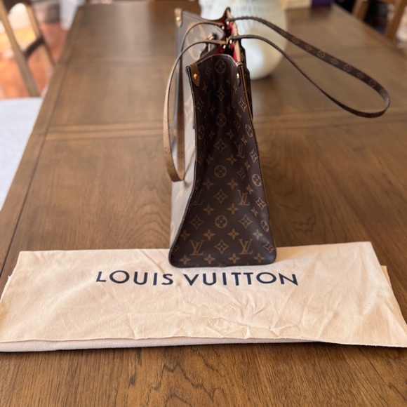 Louis Vuitton OnTheGo GM Monogram Reverse Tote - Picture 5 of 6